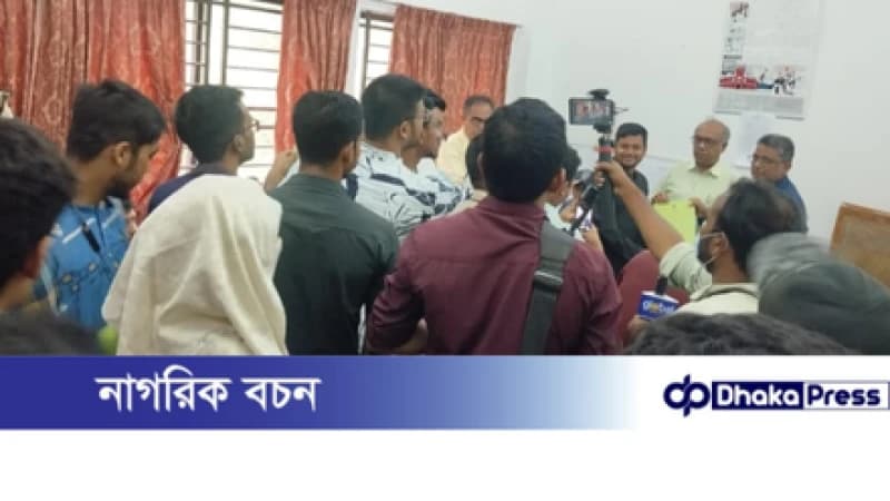 ডাকসু নির্বাচন: মনোনয়নপত্র সংগ্রহের শেষদিনে সিনেটে শিক্ষার্থীদের ভিড় ডাকসু নির্বাচন: মনোনয়নপত্র সংগ্রহের শেষদিনে সিনেটে শিক্ষার্থীদের ভিড়