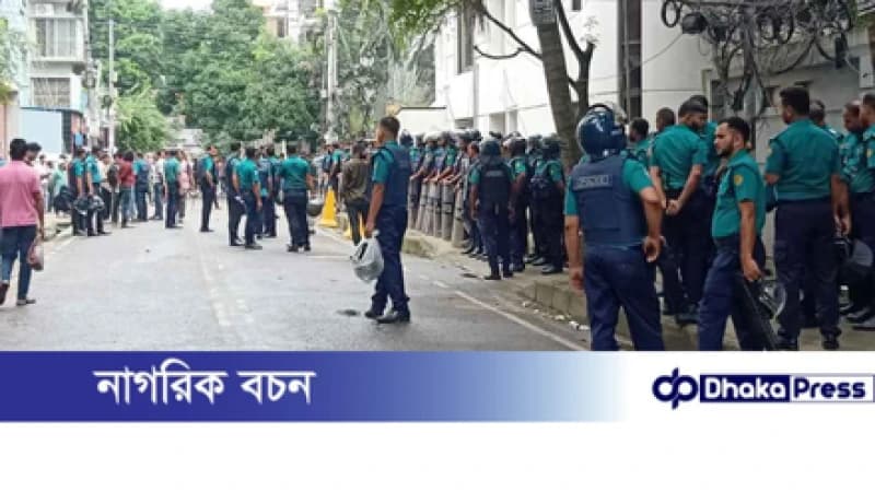 জি এম কাদেরের বাসার সামনে অতিরিক্ত পুলিশ মোতায়েন জি এম কাদেরের বাসার সামনে অতিরিক্ত পুলিশ মোতায়েন
