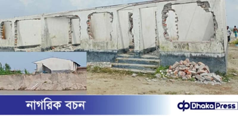 ভাঙনের অজুহাতে খোর্দ্দ বাঁশপাতা আবাসন প্রকল্পের ঘরের খুলে নিয়েছে দরজা-জানালা ভাঙনের অজুহাতে খোর্দ্দ বাঁশপাতা আবাসন প্রকল্পের ঘরের খুলে নিয়েছে দরজা-জানালা