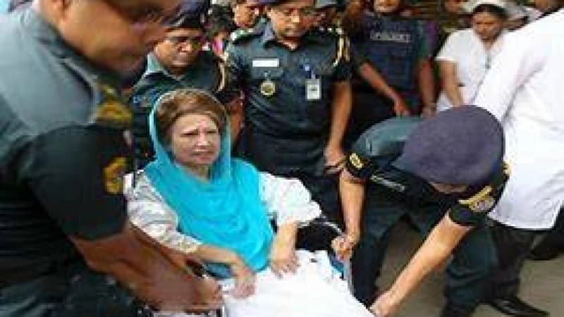 খালেদা জিয়া ফের হাসপাতালে ভর্তি খালেদা জিয়া ফের হাসপাতালে ভর্তি