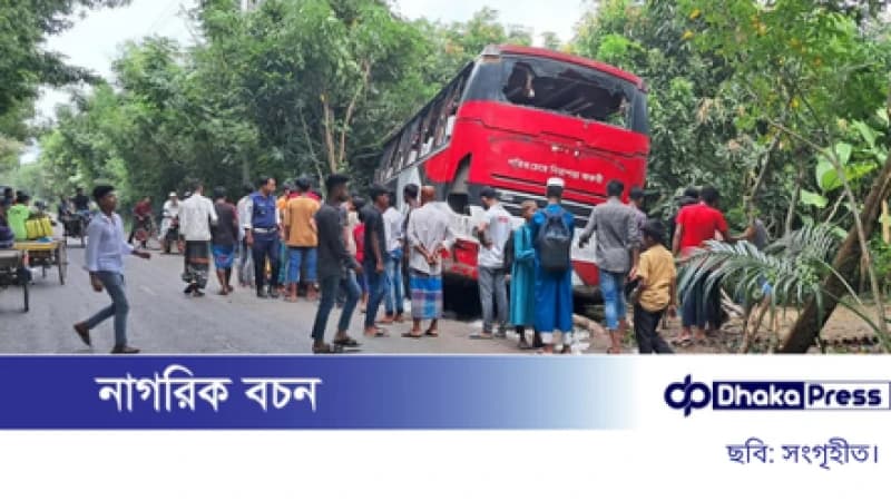 বাসচাপায় প্রাণ গেল গণিত শিক্ষকের, শিক্ষার্থীদের সড়ক অবরোধ বাসচাপায় প্রাণ গেল গণিত শিক্ষকের, শিক্ষার্থীদের সড়ক অবরোধ