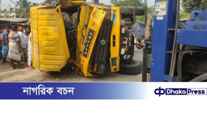 পাবনায় ট্রাকের ধাক্কায় ভ্যানে থাকা দুই শিক্ষার্থীসহ নিহত ৩ পাবনায় ট্রাকের ধাক্কায় ভ্যানে থাকা দুই শিক্ষার্থীসহ নিহত ৩