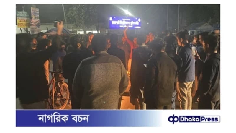 মুখোশ ও হেলমেটপরা দুর্বৃত্তদের হামলায় রাবি’র ৩ শিক্ষার্থী আহত, দুজনকে অপহরণ মুখোশ ও হেলমেটপরা দুর্বৃত্তদের হামলায় রাবি’র ৩ শিক্ষার্থী আহত, দুজনকে অপহরণ