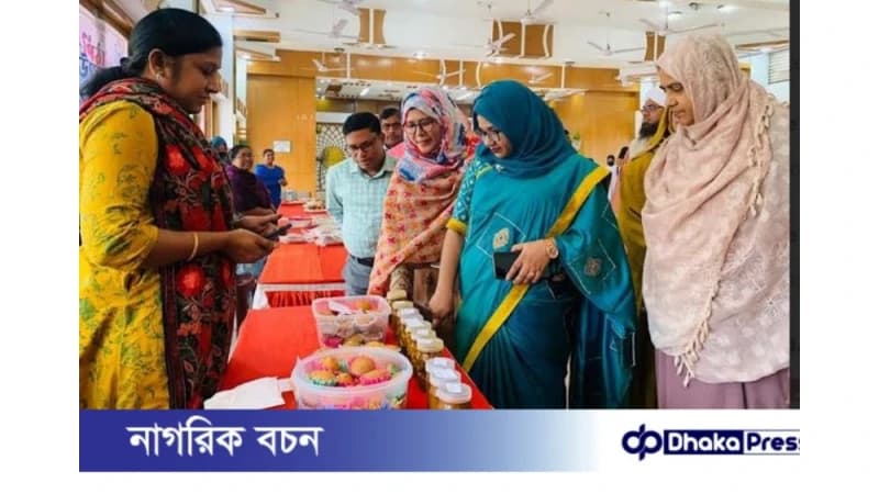 নাটোরে বর্ণাঢ্য পিঠা উৎসব অনুষ্ঠিত নাটোরে বর্ণাঢ্য পিঠা উৎসব অনুষ্ঠিত