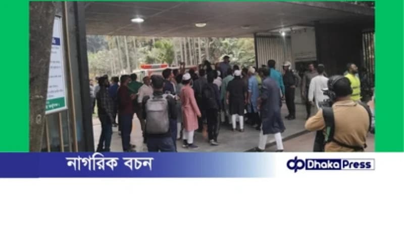 শাহবাগে জাতীয় কবির সমাধি প্রাঙ্গণে ওসমান হাদির মরদেহ আনা হয়েছে শাহবাগে জাতীয় কবির সমাধি প্রাঙ্গণে ওসমান হাদির মরদেহ আনা হয়েছে