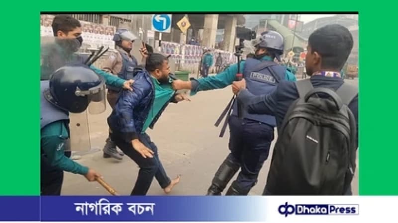 কারওয়ান বাজারে পুলিশ ও মোবাইল ব্যাবসায়ীদের ধাওয়াপাল্টা ধাওয়া কারওয়ান বাজারে পুলিশ ও মোবাইল ব্যাবসায়ীদের ধাওয়াপাল্টা ধাওয়া