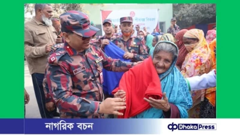 বিজিবির উদ্যোগে গাবতলীতে শীতার্ত মানুষের মাঝে শীতবস্ত্র বিতরণ বিজিবির উদ্যোগে গাবতলীতে শীতার্ত মানুষের মাঝে শীতবস্ত্র বিতরণ