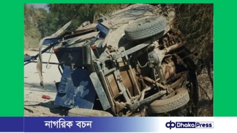 পৃথক বোমা বিস্ফোরণ ও হামলায় ৮ পুলিশ সদস্য নিহত পৃথক বোমা বিস্ফোরণ ও হামলায় ৮ পুলিশ সদস্য নিহত