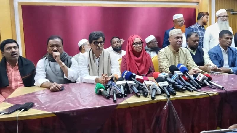 কুমিল্লা-৯ আসনে নির্বাচন থেকে সরে দাঁড়িয়ে ধানের শীষ প্রার্থী আবুল কালামকে সমর্থন দিলেন সামিরা আজীম দোলা কুমিল্লা-৯ আসনে নির্বাচন থেকে সরে দাঁড়িয়ে ধানের শীষ প্রার্থী আবুল কালামকে সমর্থন দিলেন সামিরা আজীম দোলা