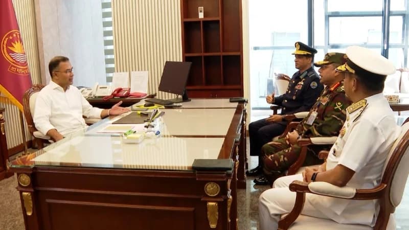 প্রধানমন্ত্রীর সঙ্গে তিন বাহিনী প্রধানের সাক্ষাৎ, ব্যস্ত দ্বিতীয় কর্মদিবস প্রধানমন্ত্রীর সঙ্গে তিন বাহিনী প্রধানের সাক্ষাৎ, ব্যস্ত দ্বিতীয় কর্মদিবস