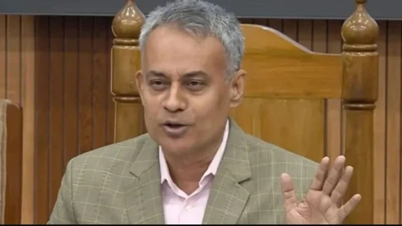 ঈদযাত্রায় অতিরিক্ত ভাড়া নিলে বাসের রুট পারমিট বাতিলের হুঁশিয়ারি মন্ত্রীর ঈদযাত্রায় অতিরিক্ত ভাড়া নিলে বাসের রুট পারমিট বাতিলের হুঁশিয়ারি মন্ত্রীর