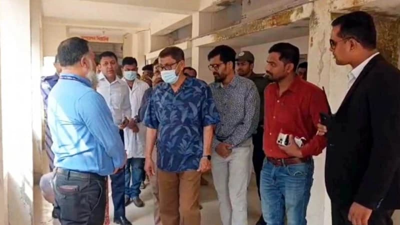 হাসপাতাল পরিদর্শনে স্বাস্থ্যমন্ত্রী, অনুপস্থিতদের বিরুদ্ধে ব্যবস্থা হাসপাতাল পরিদর্শনে স্বাস্থ্যমন্ত্রী, অনুপস্থিতদের বিরুদ্ধে ব্যবস্থা
