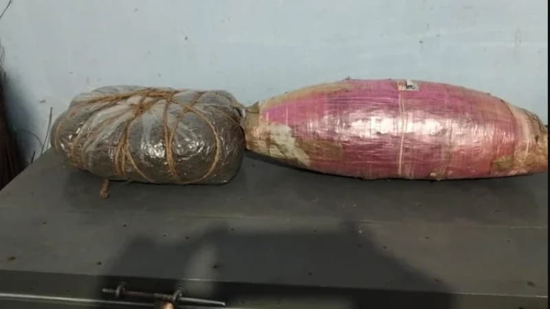 রাজারহাটে আলুর বস্তা থেকে ৯ কেজি গাঁজা উদ্ধার রাজারহাটে আলুর বস্তা থেকে ৯ কেজি গাঁজা উদ্ধার