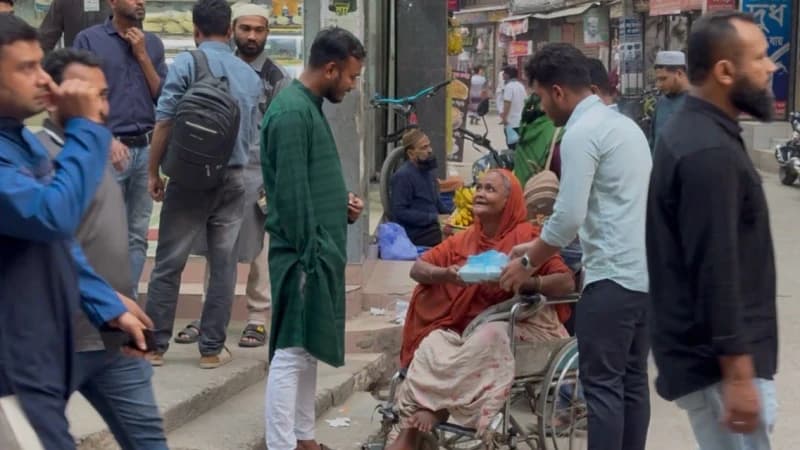 রমজানে সিদ্ধিরগঞ্জে সুবিধাবঞ্চিতদের মাঝে ও.পি.এ’র ইফতার বিতরণ রমজানে সিদ্ধিরগঞ্জে সুবিধাবঞ্চিতদের মাঝে ও.পি.এ’র ইফতার বিতরণ