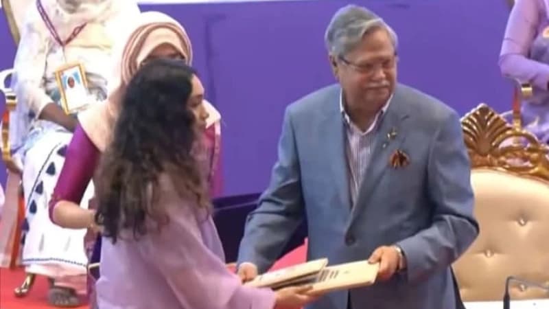 আন্তর্জাতিক নারী দিবসে ছয় নারী পেলেন ‘শ্রেষ্ঠ অদম্য নারী’ সম্মাননা আন্তর্জাতিক নারী দিবসে ছয় নারী পেলেন ‘শ্রেষ্ঠ অদম্য নারী’ সম্মাননা