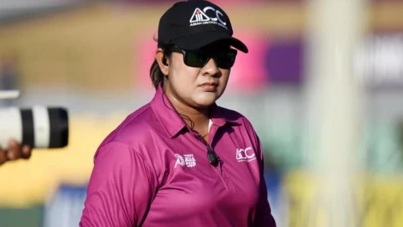 মেয়েদের সাহসী ও সোচ্চার হতে হবে মেয়েদের সাহসী ও সোচ্চার হতে হবে