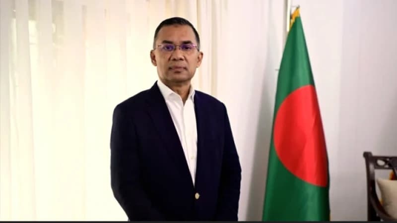 বাড়ির দরজা খুলেই প্রধানমন্ত্রী বললেন ‘চলেন যুদ্ধে যাই’ বাড়ির দরজা খুলেই প্রধানমন্ত্রী বললেন ‘চলেন যুদ্ধে যাই’