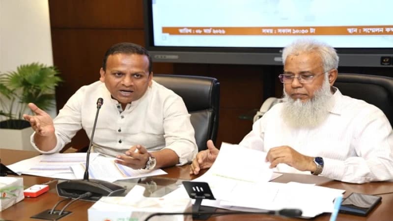 ইদে ঘরমুখো মানুষের ইদযাত্রাকে নিরাপদ ও নির্বিঘ্ন করতে নির্দেশ : মোঃ রাজিব আহসান ইদে ঘরমুখো মানুষের ইদযাত্রাকে নিরাপদ ও নির্বিঘ্ন করতে নির্দেশ : মোঃ রাজিব আহসান