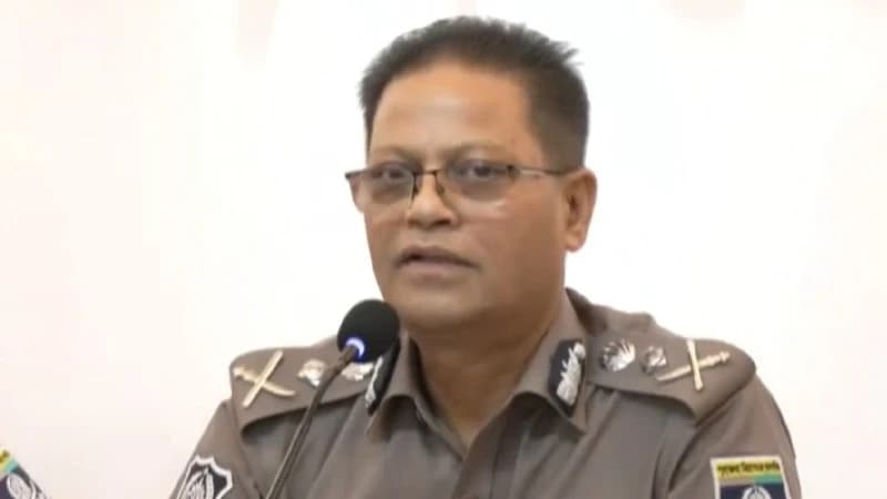 হাদি হত্যা মামলার গ্রেফতার আসামিদের দেশে ফেরাতে কূটনৈতিক তৎপরতা চলছে: আইজিপি হাদি হত্যা মামলার গ্রেফতার আসামিদের দেশে ফেরাতে কূটনৈতিক তৎপরতা চলছে: আইজিপি