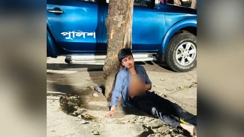 ছাত্রলীগ সংশ্লিষ্টতার অভিযোগে ঢাবি শিক্ষার্থীকে মারধর, পরে থানায় সোপর্দ ছাত্রলীগ সংশ্লিষ্টতার অভিযোগে ঢাবি শিক্ষার্থীকে মারধর, পরে থানায় সোপর্দ