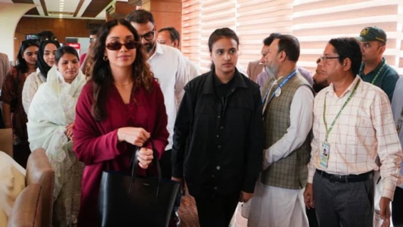 বাংলাদেশের খেলা দেখতে মিরপুরে জাইমা রহমান বাংলাদেশের খেলা দেখতে মিরপুরে জাইমা রহমান