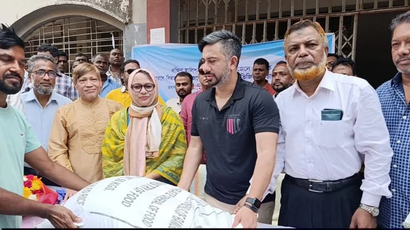 ৩৯ নম্বর ওয়ার্ডে ২৯৩ জেলে পরিবারের মাঝে ভিজিএফের চাল বিতরণ ৩৯ নম্বর ওয়ার্ডে ২৯৩ জেলে পরিবারের মাঝে ভিজিএফের চাল বিতরণ