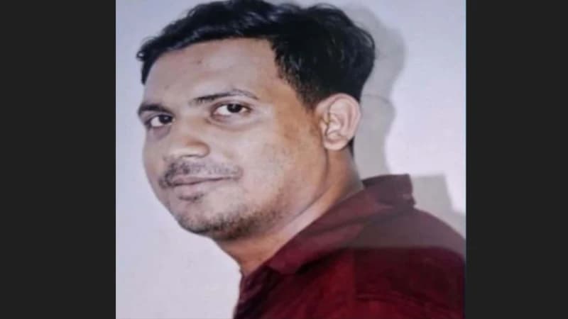 ফেসবুকে বিদায়ী স্ট্যাটাস দিয়ে না ফেরার দেশে যশোরের মুন্না ফেসবুকে বিদায়ী স্ট্যাটাস দিয়ে না ফেরার দেশে যশোরের মুন্না