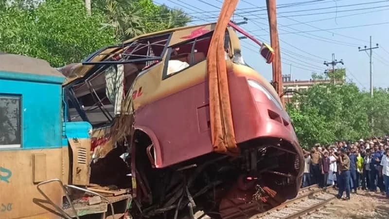কুমিল্লায় ট্রেন দুর্ঘটনায় ১২ প্রাণহানির ঘটনায় তদন্ত প্রতিবেদন দাখিল কুমিল্লায় ট্রেন দুর্ঘটনায় ১২ প্রাণহানির ঘটনায় তদন্ত প্রতিবেদন দাখিল