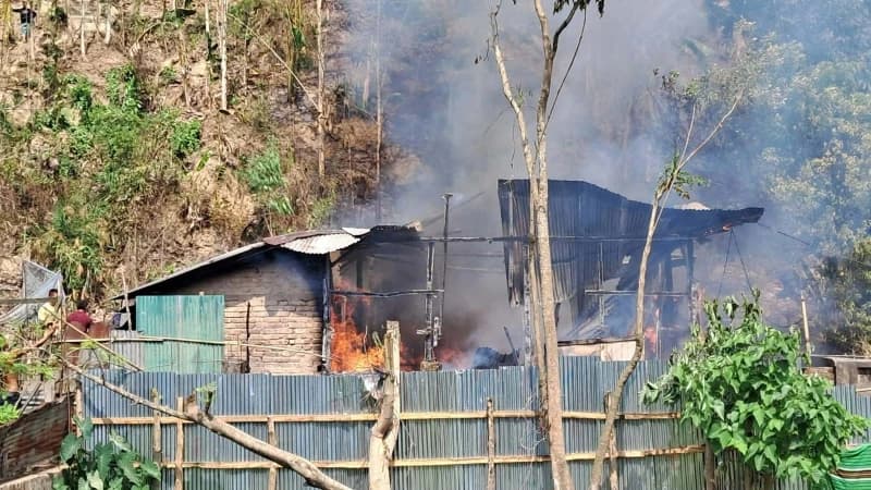 বান্দরবানে অগ্নিকাণ্ডে নারীর মৃত্যু, পানির অভাবে নেভাতে দেরি বান্দরবানে অগ্নিকাণ্ডে নারীর মৃত্যু, পানির অভাবে নেভাতে দেরি