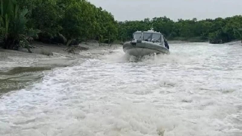 সুন্দরবনে দস্যু দমনে কোস্ট গার্ডের সাঁড়াশি অভিযান সুন্দরবনে দস্যু দমনে কোস্ট গার্ডের সাঁড়াশি অভিযান