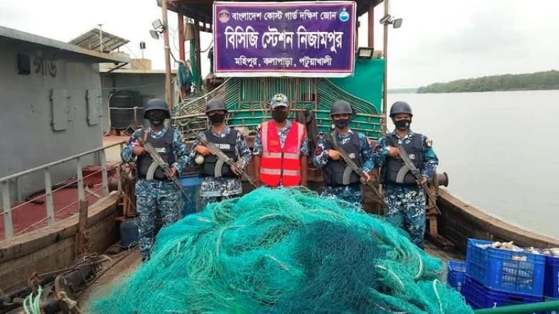 পটুয়াখালীতে বিপুল পরিমাণ সামুদ্রিক মাছসহ আর্টিসানাল ট্রলিং বোট জব্দ পটুয়াখালীতে বিপুল পরিমাণ সামুদ্রিক মাছসহ আর্টিসানাল ট্রলিং বোট জব্দ