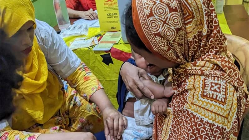 হামের টিকা পেয়ে স্বস্তিতে অভিভাবকরা হামের টিকা পেয়ে স্বস্তিতে অভিভাবকরা