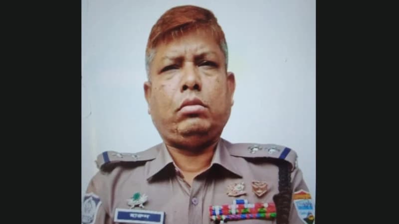 বিমানবন্দর রেলওয়ে ফাঁড়ির ইনচার্জ হারুন উর রশিদের মানবিক উদ্যোগ আলোচনায় বিমানবন্দর রেলওয়ে ফাঁড়ির ইনচার্জ হারুন উর রশিদের মানবিক উদ্যোগ আলোচনায়