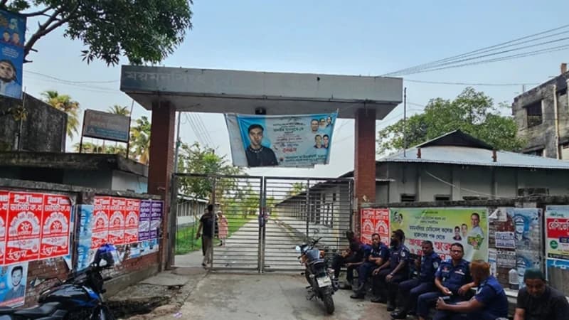 ময়মনসিংহ মেডিকেলে সংঘর্ষ: ছাত্রদল আহ্বায়কসহ ৬ জনের বিরুদ্ধে মামলা ময়মনসিংহ মেডিকেলে সংঘর্ষ: ছাত্রদল আহ্বায়কসহ ৬ জনের বিরুদ্ধে মামলা