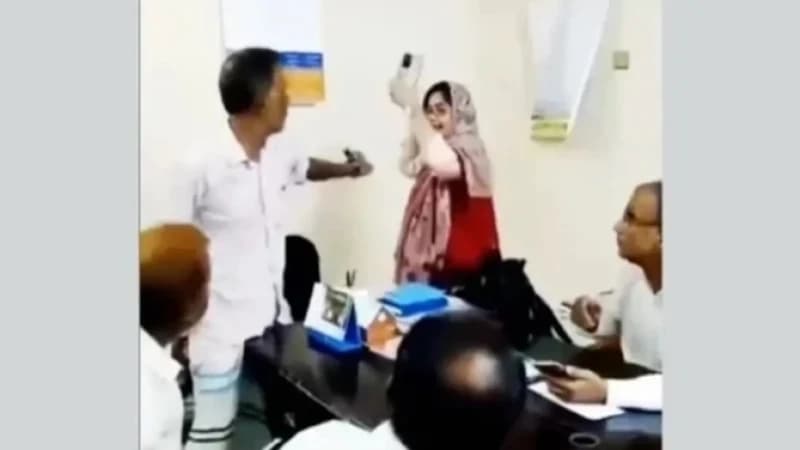 প্রদর্শক হীরাকে সাময়িক বরখাস্ত, তদন্ত কমিটি গঠন প্রদর্শক হীরাকে সাময়িক বরখাস্ত, তদন্ত কমিটি গঠন