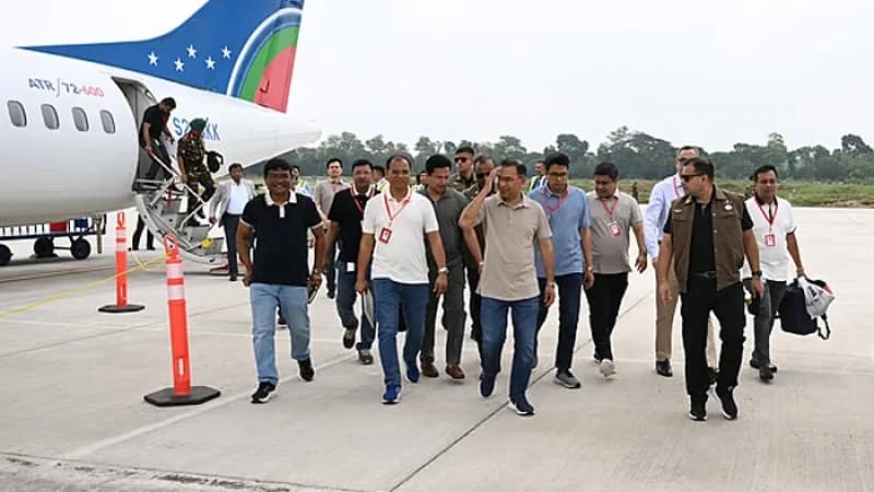 প্রধানমন্ত্রী তারেক রহমান যশোর পৌঁছেছেন প্রধানমন্ত্রী তারেক রহমান যশোর পৌঁছেছেন
