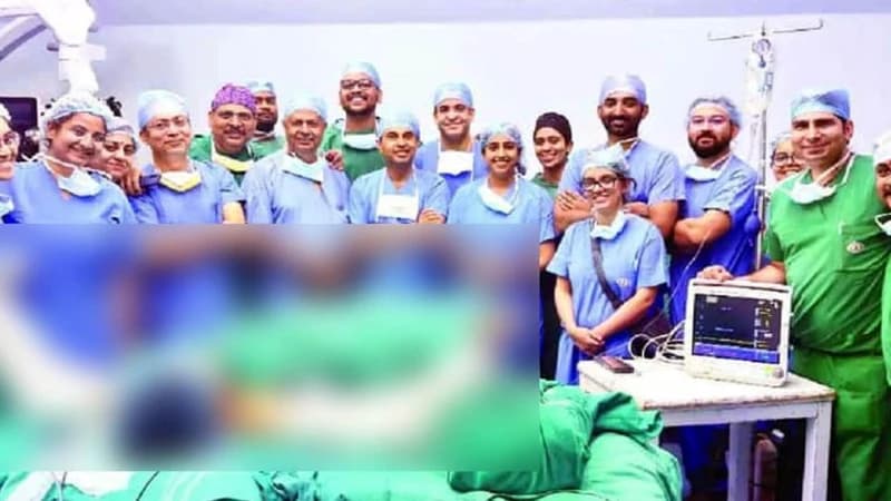 ব্রেন-ডেড ব্যক্তির হাত প্রতিস্থাপনে নতুন জীবন পেলেন দুই সন্তানের মা ব্রেন-ডেড ব্যক্তির হাত প্রতিস্থাপনে নতুন জীবন পেলেন দুই সন্তানের মা