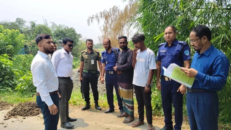 মুরাদনগরে কৃষিজমি থেকে অবৈধ মাটি কাটায় লক্ষাধিক টাকা জরিমানা, এক্সক্যাভেটর ও ড্রেজার জব্দ মুরাদনগরে কৃষিজমি থেকে অবৈধ মাটি কাটায় লক্ষাধিক টাকা জরিমানা, এক্সক্যাভেটর ও ড্রেজার জব্দ
