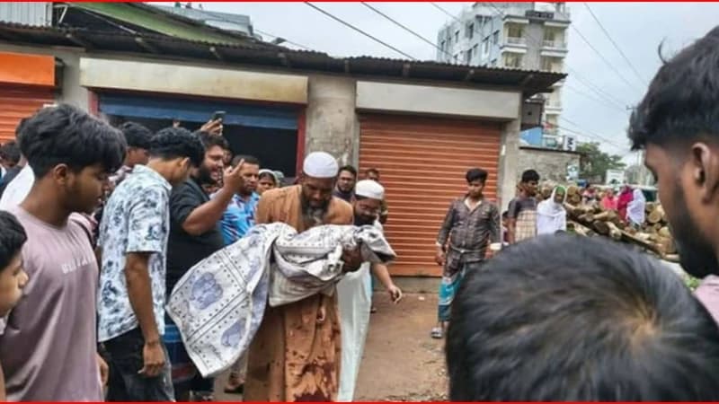 কুমিল্লায় মোটরসাইকেল থেকে পড়ে শিশুর মৃত্যু কুমিল্লায় মোটরসাইকেল থেকে পড়ে শিশুর মৃত্যু
