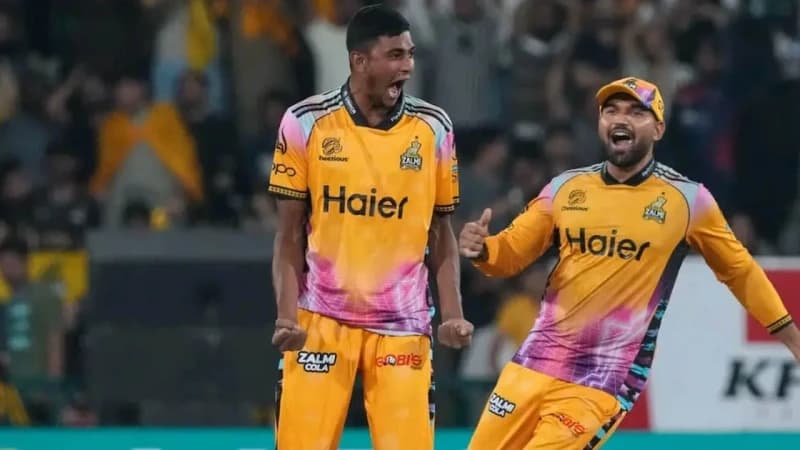 ফাইনালে নাহিদ-হার্ডির বোলিং তোপ, ১২৯ রানেই গুটিয়ে গেল হায়দরাবাদ ফাইনালে নাহিদ-হার্ডির বোলিং তোপ, ১২৯ রানেই গুটিয়ে গেল হায়দরাবাদ