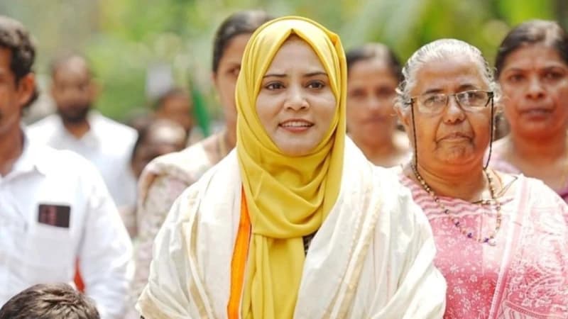 বামদের দুর্গ কেরালায় ৩৪ বছর বয়সী মুসলিম তরুণীর ঐতিহাসিক জয় বামদের দুর্গ কেরালায় ৩৪ বছর বয়সী মুসলিম তরুণীর ঐতিহাসিক জয়