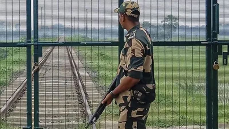 বাংলাদেশ সীমান্তে কাঁটাতার বসাতে ‘জমি’ বরাদ্দ দেবে বিজেপি বাংলাদেশ সীমান্তে কাঁটাতার বসাতে ‘জমি’ বরাদ্দ দেবে বিজেপি