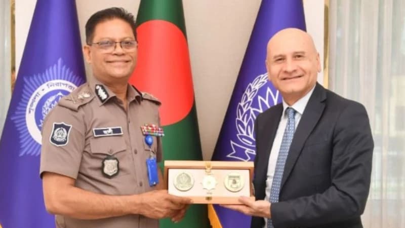 আইজিপির সঙ্গে ইতালির রাষ্ট্রদূতের সাক্ষাৎ আইজিপির সঙ্গে ইতালির রাষ্ট্রদূতের সাক্ষাৎ
