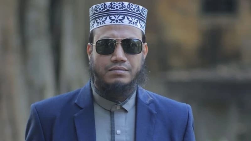 কলেজ পরিদর্শনে গিয়ে অবরুদ্ধ এমপি আমির হামজা কলেজ পরিদর্শনে গিয়ে অবরুদ্ধ এমপি আমির হামজা