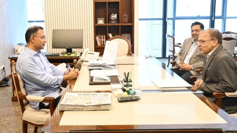 প্রধানমন্ত্রীর সঙ্গে টিআইবি প্রধানের গুরুত্বপূর্ণ বৈঠক প্রধানমন্ত্রীর সঙ্গে টিআইবি প্রধানের গুরুত্বপূর্ণ বৈঠক