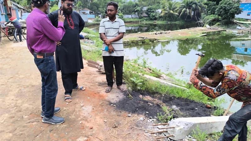কাগজে উন্নয়ন, বাস্তবে অনিয়ম: মুরাদনগরের সড়ক প্রকল্পে ত্রুটি, ঠিকাদারকে ৩ দিনের আল্টিমেটাম কাগজে উন্নয়ন, বাস্তবে অনিয়ম: মুরাদনগরের সড়ক প্রকল্পে ত্রুটি, ঠিকাদারকে ৩ দিনের আল্টিমেটাম
