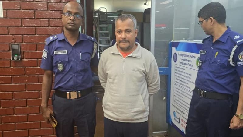 দুবাই থেকে হত্যা মামলার আসামি দেশে আনল পিবিআই নরসিংদী দুবাই থেকে হত্যা মামলার আসামি দেশে আনল পিবিআই নরসিংদী