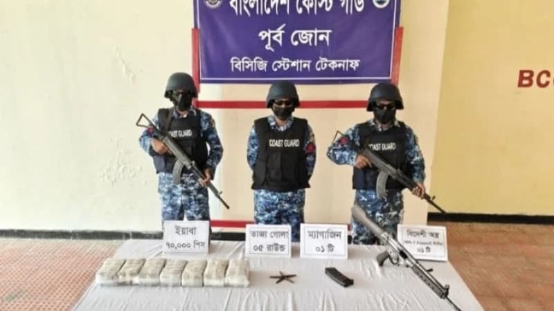 টেকনাফে বিদেশি রাইফেল, গুলি ও ৭০ হাজার ইয়াবা জব্দ টেকনাফে বিদেশি রাইফেল, গুলি ও ৭০ হাজার ইয়াবা জব্দ