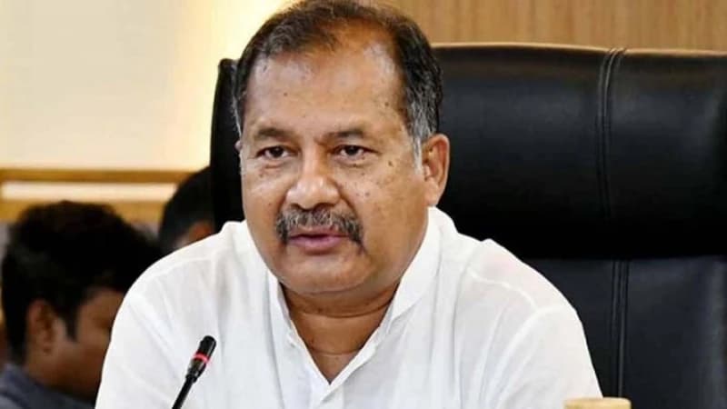 দাড়ি-টুপি পরাকে সন্দেহের চোখে দেখা হতো দাড়ি-টুপি পরাকে সন্দেহের চোখে দেখা হতো