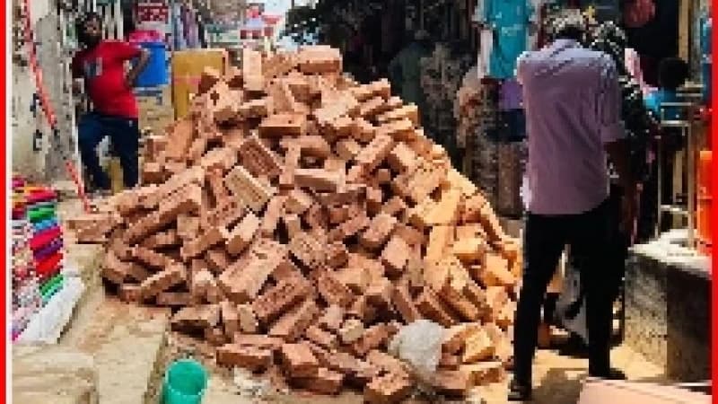 কোম্পানীগঞ্জ বাজারে রাস্তার ওপর নির্মাণসামগ্রী, চরম ভোগান্তিতে জনসাধারণ কোম্পানীগঞ্জ বাজারে রাস্তার ওপর নির্মাণসামগ্রী, চরম ভোগান্তিতে জনসাধারণ